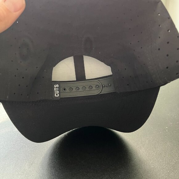 Black Snapback (Cuts hat)- never worn - Picture 4 of 4